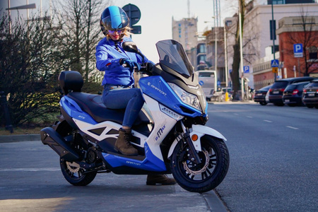 Barton Skuter B-Max 125 biało-niebieski