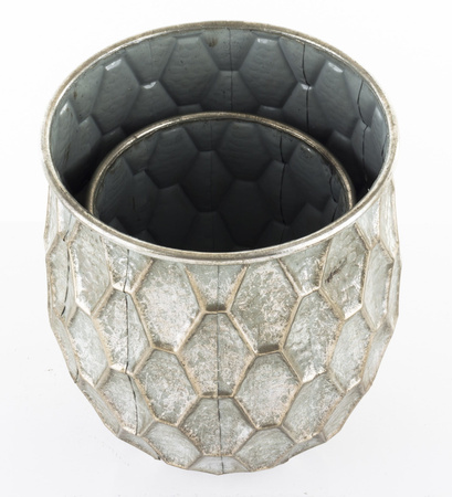 Metalowa srebrna osłonka na doniczkę z geometrycznym wzorem 24x20 cm