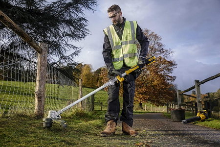 DCM561P1-QW Kosa akumulatorowa Podkaszarka z silnikiem BL 18V 1x aku 5Ah Dewalt