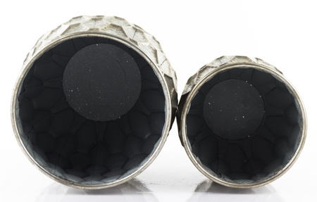 Metalowa srebrna osłonka na doniczkę z geometrycznym wzorem 26x32 cm