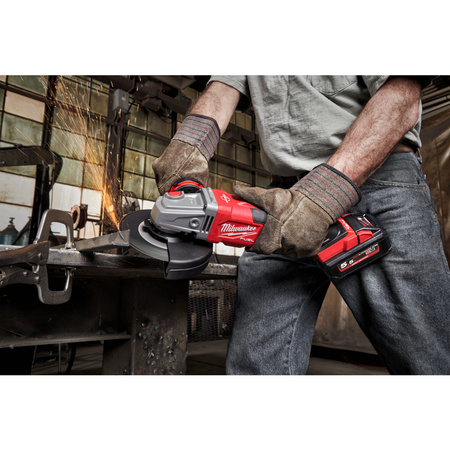 Szlifierka kątowa z hamulcem Milwaukee M18 FHSAG125XB-0X śr. 125 mm, 18 V, FUEL™, w walizce, bez wyposażenia