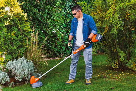 Kosa akumulatorowa Oleo-Mac BCi 30 Li-ion - zestaw 5Ah Kosa podkaszarka wykaszarka akumulatorowa do trawy ZESTAW PREMIUM 54049001S2 OGRODY Oficjalny dystrybutor Autoryzowany sklep i serwis Oleo-Mac