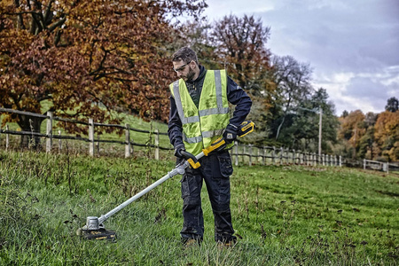 DCM561P1-QW Kosa akumulatorowa Podkaszarka z silnikiem BL 18V 1x aku 5Ah Dewalt