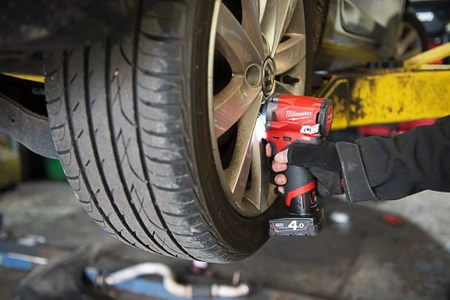 Subkompaktowy klucz udarowy Milwaukee M12 FIWF12-0 1/2", 339 Nm, 12 V, bez wyposażenia