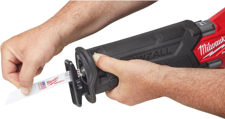 Piła szablasta Milwaukee 18 V M18 FSZ-0X, HACKZALL™, FUEL™, w walizce, bez wyposażenia