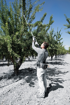 Sekator akumulatorowy na wysięgniku KV 151