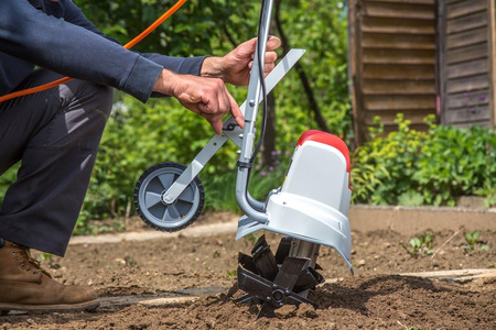 Glebogryzarka IKRA IEM 800S glebogryzarka elektryczna ogrodowa 800W / 28 cm PREMIUM OB-IKRIEM800 OGRODY Oficjalny dystrybutor Autoryzowany dealer i serwis Ikra